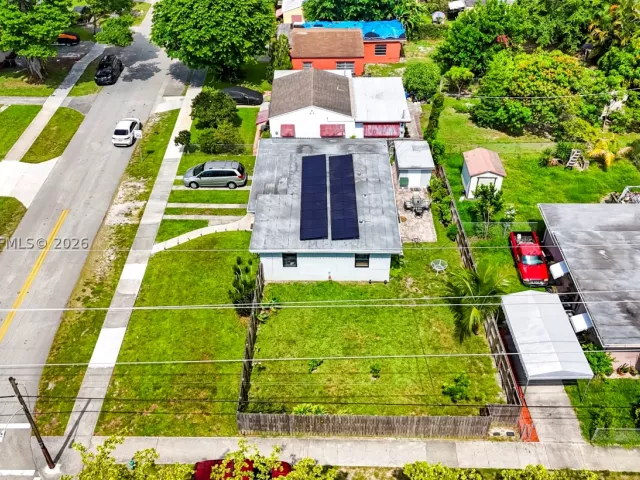 3-bedroom home for sale in Hollywood - 2407 Dewey St - MondialRealty