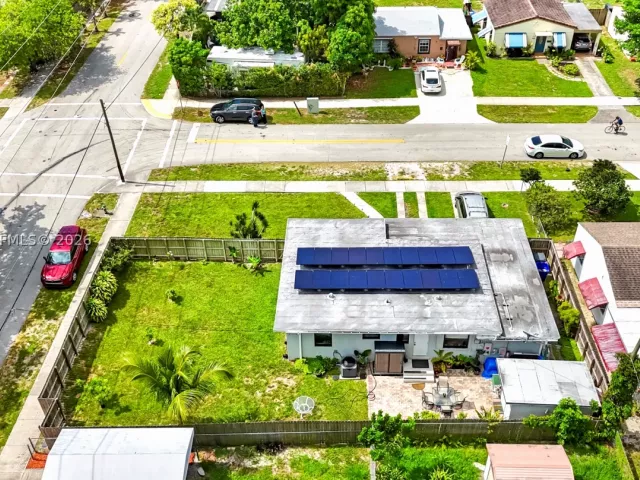 3-bedroom home for sale in Hollywood - 2407 Dewey St - MondialRealty