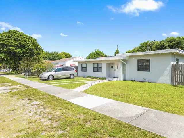 3-bedroom home for sale in Hollywood - 2407 Dewey St - MondialRealty