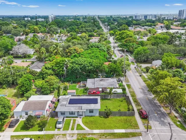 3-bedroom home for sale in Hollywood - 2407 Dewey St - MondialRealty