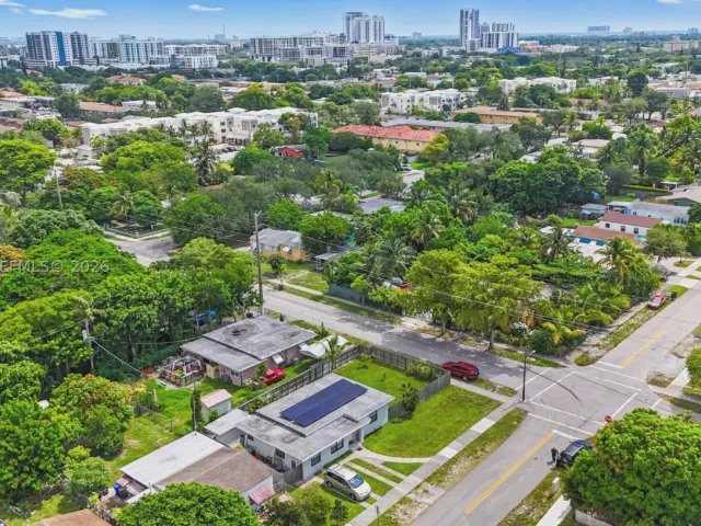 3-bedroom home for sale in Hollywood - 2407 Dewey St - MondialRealty