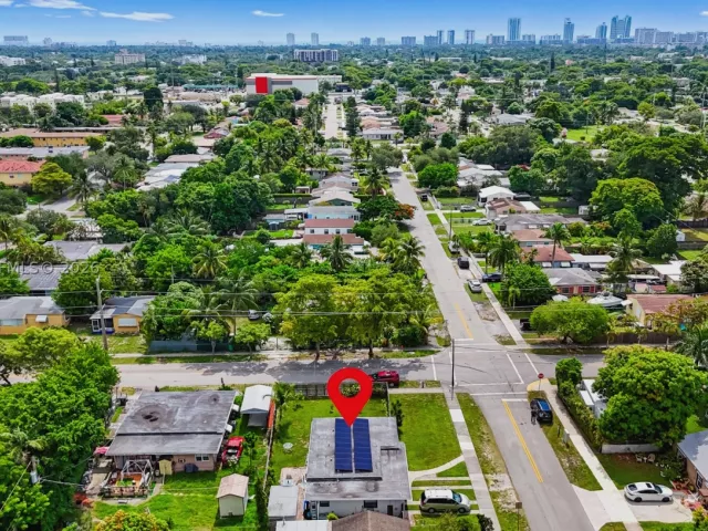3-bedroom home for sale in Hollywood - 2407 Dewey St - MondialRealty