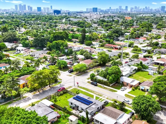 3-bedroom home for sale in Hollywood - 2407 Dewey St - MondialRealty