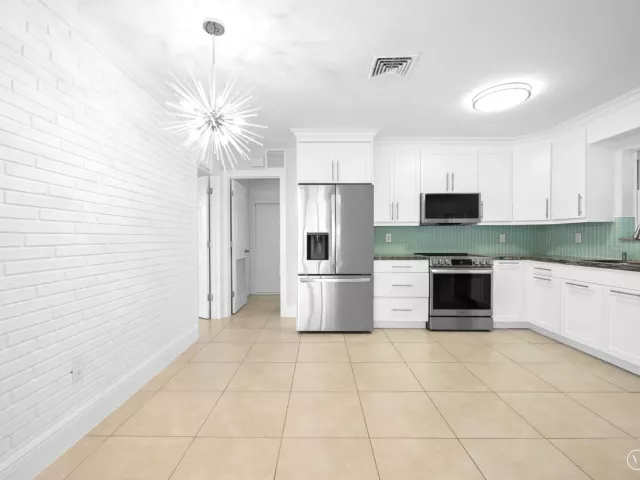 2-bedroom home for sale in Pompano Beach - 580 SE 5th Street - MondialRealty