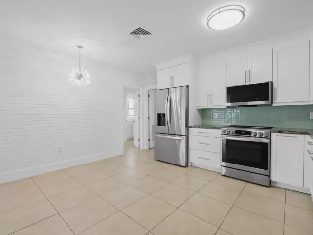 2-bedroom home for sale in Pompano Beach - 580 SE 5th Street - MondialRealty