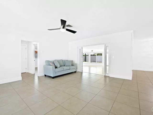 2-bedroom home for sale in Pompano Beach - 580 SE 5th Street - MondialRealty
