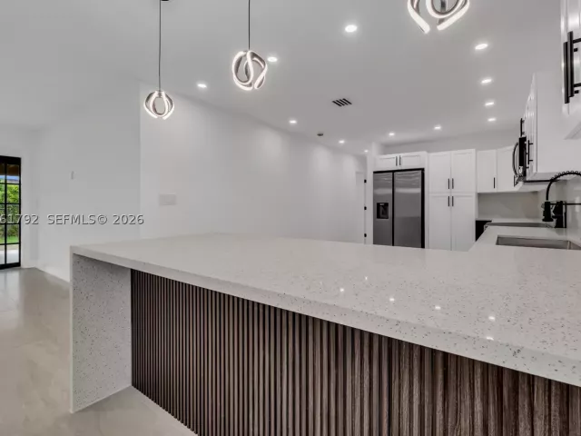 5-bedroom home for sale in Miami - 2000 SW 84th Ave - MondialRealty