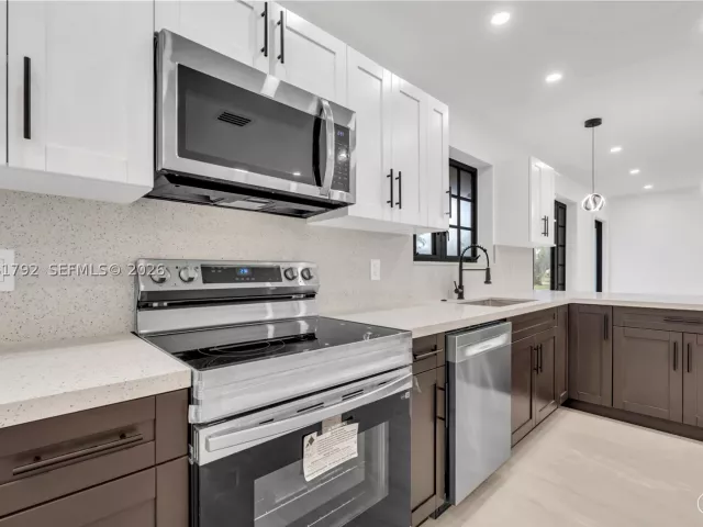 5-bedroom home for sale in Miami - 2000 SW 84th Ave - MondialRealty