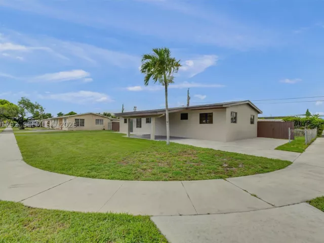 5-bedroom home for sale in Miami - 2000 SW 84th Ave - MondialRealty