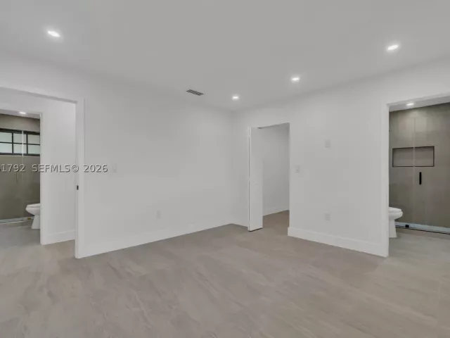 5-bedroom home for sale in Miami - 2000 SW 84th Ave - MondialRealty