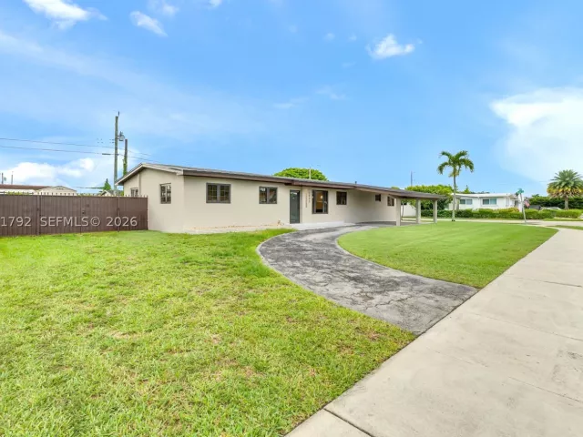 5-bedroom home for sale in Miami - 2000 SW 84th Ave - MondialRealty