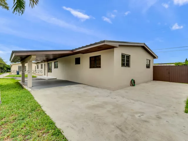 5-bedroom home for sale in Miami - 2000 SW 84th Ave - MondialRealty