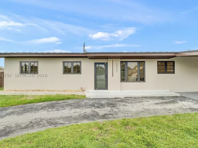 5-bedroom home for sale in Miami - 2000 SW 84th Ave - MondialRealty