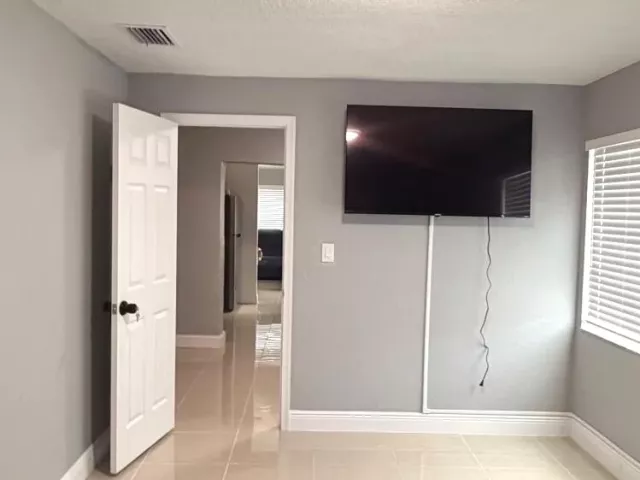 4-bedroom home for rent in Pompano Beach - 1558 NW 5TH Avenue - MondialRealty