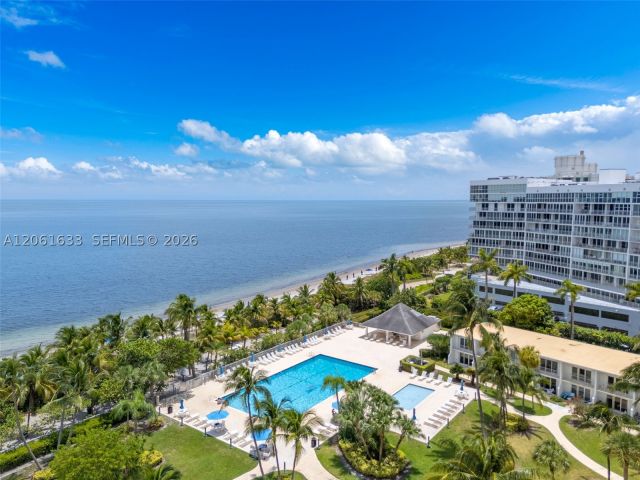 3-bedroom condo for sale in Key Biscayne - 881 Ocean Dr 7H - MondialRealty