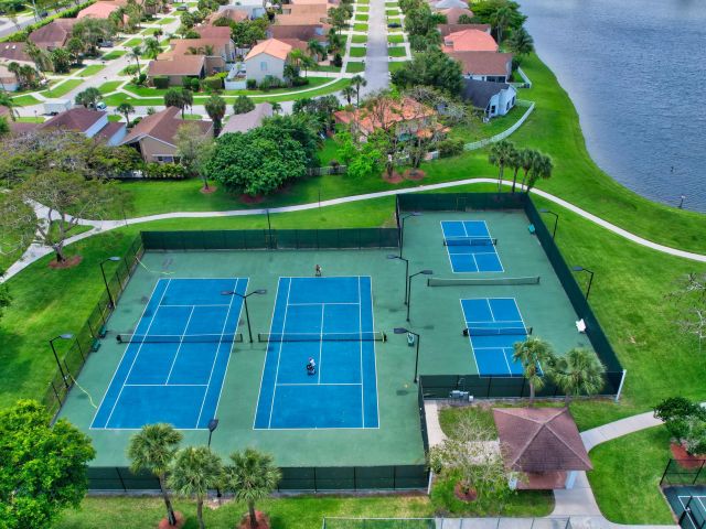4-bedroom home for sale in Boca Raton - 9415 Lake Serena Drive - MondialRealty
