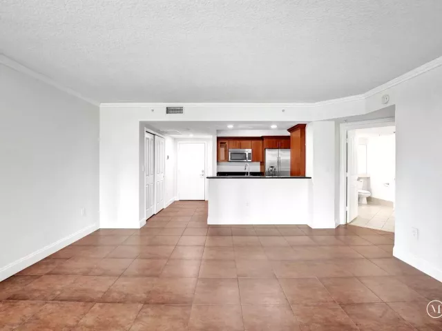 1-bedroom condo for sale in Fort Lauderdale - 401 SW 4th Avenue 203 - MondialRealty