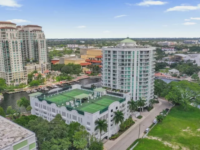 1-bedroom condo for sale in Fort Lauderdale - 401 SW 4th Avenue 203 - MondialRealty