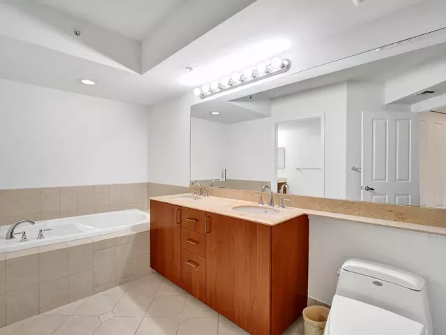 1-bedroom condo for sale in Fort Lauderdale - 401 SW 4th Avenue 203 - MondialRealty