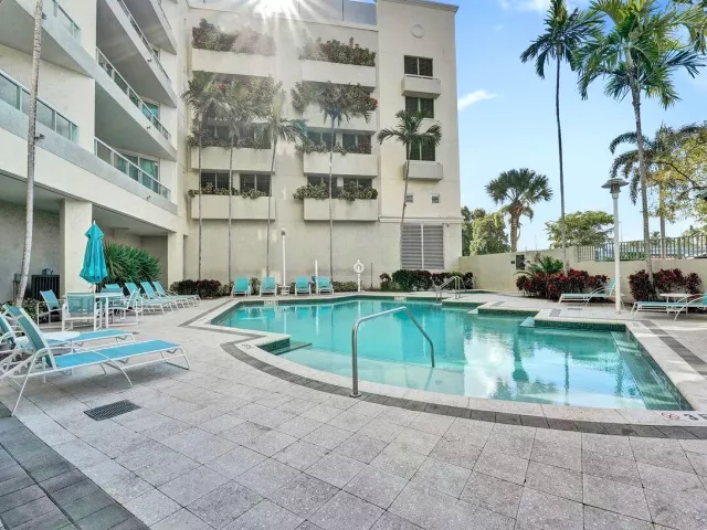 1-bedroom condo for sale in Fort Lauderdale - 401 SW 4th Avenue 203 - MondialRealty