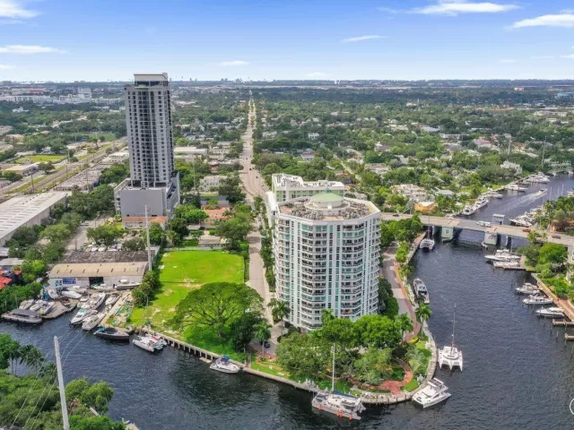 1-bedroom condo for sale in Fort Lauderdale - 401 SW 4th Avenue 203 - MondialRealty