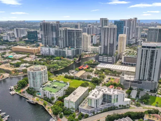 1-bedroom condo for sale in Fort Lauderdale - 401 SW 4th Avenue 203 - MondialRealty