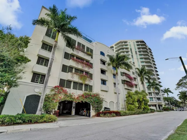 1-bedroom condo for sale in Fort Lauderdale - 401 SW 4th Avenue 203 - MondialRealty