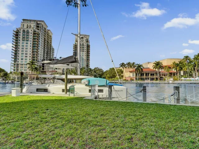 1-bedroom condo for sale in Fort Lauderdale - 401 SW 4th Avenue 203 - MondialRealty