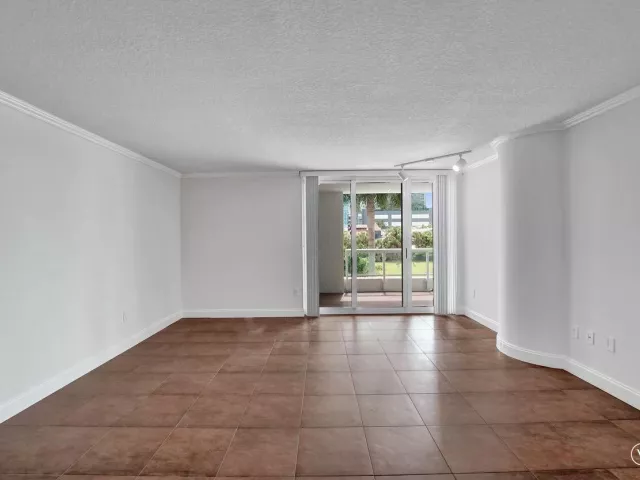 1-bedroom condo for sale in Fort Lauderdale - 401 SW 4th Avenue 203 - MondialRealty