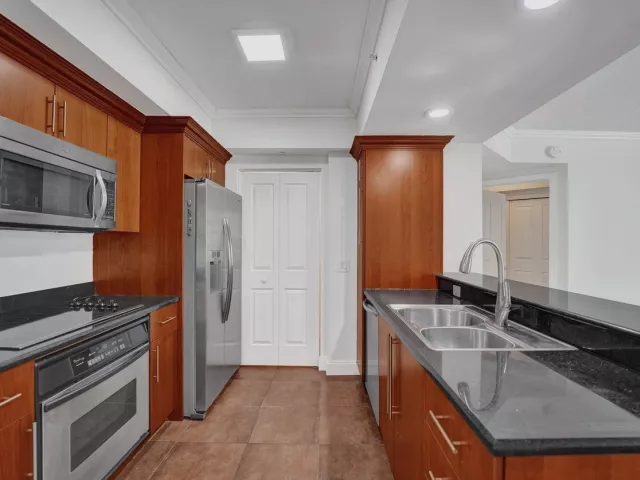 1-bedroom condo for sale in Fort Lauderdale - 401 SW 4th Avenue 203 - MondialRealty