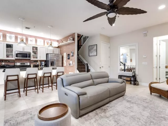 3-bedroom home for sale in Pembroke Pines - 12467 NW 17th Court - MondialRealty