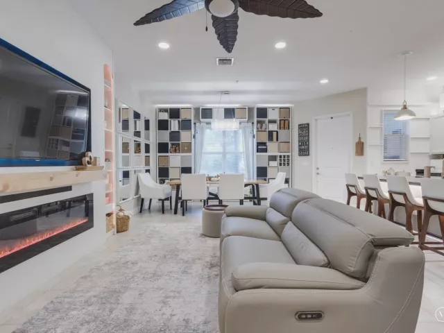 3-bedroom home for sale in Pembroke Pines - 12467 NW 17th Court - MondialRealty