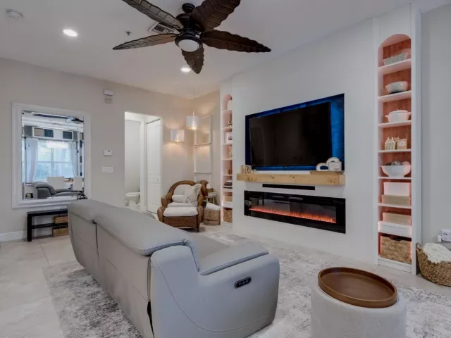 3-bedroom home for sale in Pembroke Pines - 12467 NW 17th Court - MondialRealty
