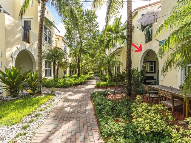 3-bedroom home for sale in Pembroke Pines - 12467 NW 17th Court - MondialRealty