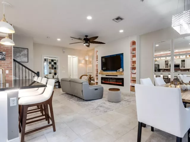 3-bedroom home for sale in Pembroke Pines - 12467 NW 17th Court - MondialRealty