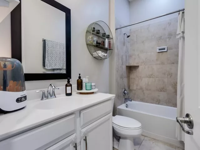 3-bedroom home for sale in Pembroke Pines - 12467 NW 17th Court - MondialRealty