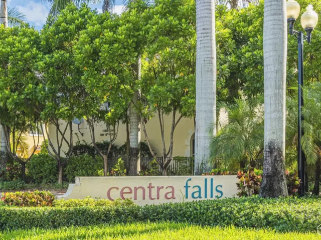3-bedroom home for sale in Pembroke Pines - 12467 NW 17th Court - MondialRealty