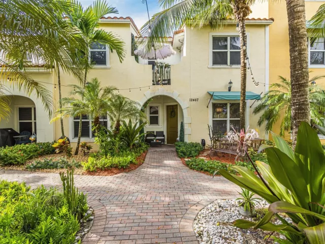 3-bedroom home for sale in Pembroke Pines - 12467 NW 17th Court - MondialRealty