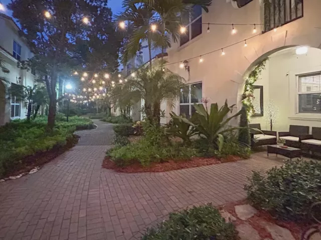 3-bedroom home for sale in Pembroke Pines - 12467 NW 17th Court - MondialRealty