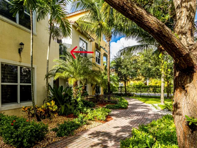 3-bedroom home for sale in Pembroke Pines - 12467 NW 17th Court - MondialRealty