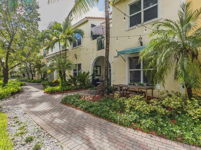 3-bedroom home for sale in Pembroke Pines - 12467 NW 17th Court - MondialRealty