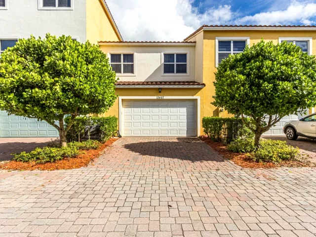 3-bedroom home for sale in Pembroke Pines - 12467 NW 17th Court - MondialRealty