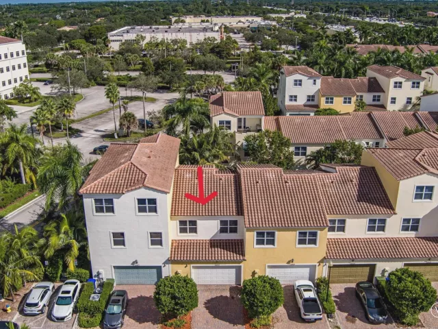 3-bedroom home for sale in Pembroke Pines - 12467 NW 17th Court - MondialRealty