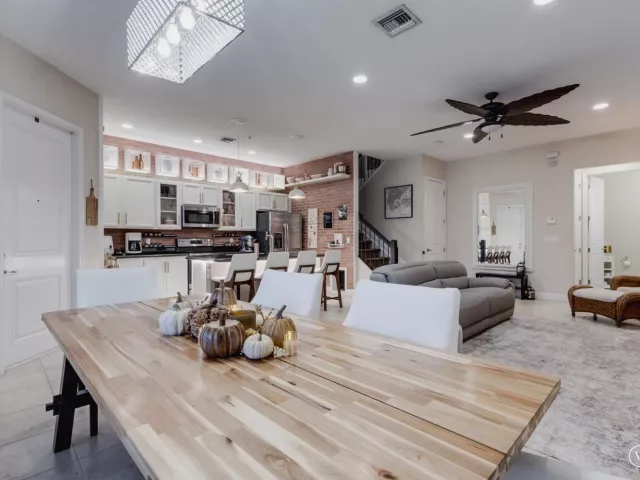 3-bedroom home for sale in Pembroke Pines - 12467 NW 17th Court - MondialRealty