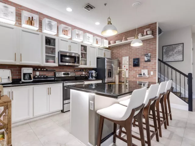 3-bedroom home for sale in Pembroke Pines - 12467 NW 17th Court - MondialRealty