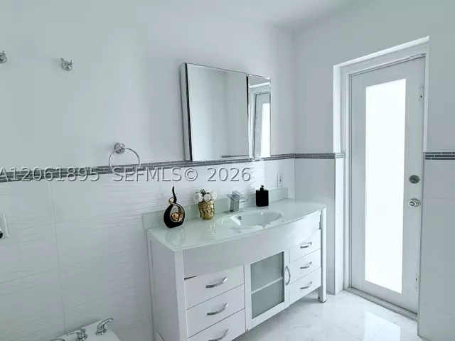 3-bedroom home for rent in Pembroke Pines - 7190 SW 13th St 1 - MondialRealty
