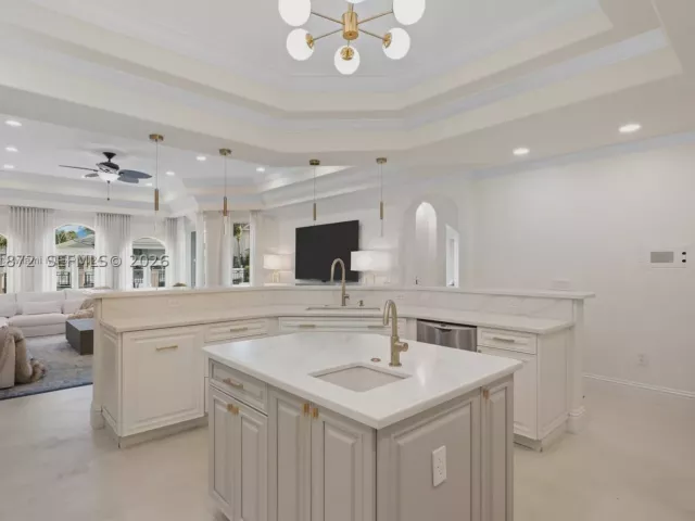 6-bedroom home for rent in North Miami Beach - 3380 NE 170th St - MondialRealty