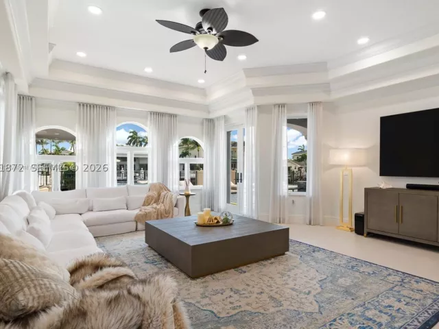 6-bedroom home for rent in North Miami Beach - 3380 NE 170th St - MondialRealty