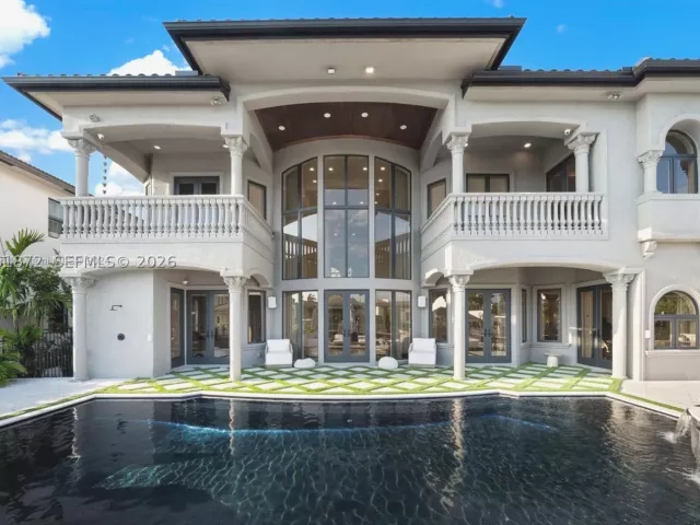 6-bedroom home for rent in North Miami Beach - 3380 NE 170th St - MondialRealty
