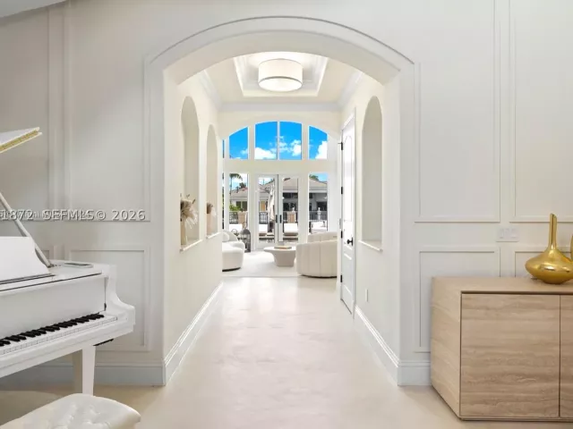 6-bedroom home for rent in North Miami Beach - 3380 NE 170th St - MondialRealty